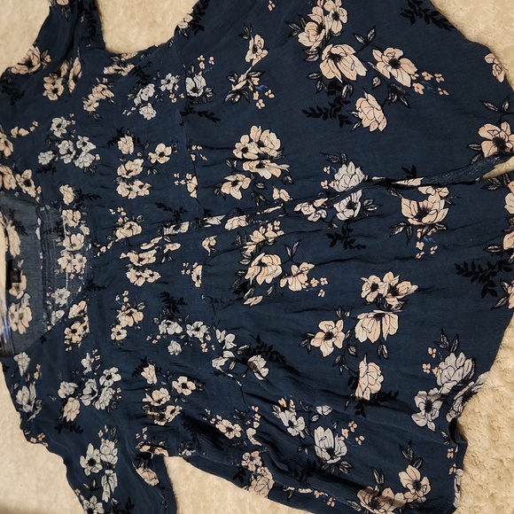 TORRID Size 1 Cute Blue and White Floral Long Sleeves EUC Top - Picture 11 of 13